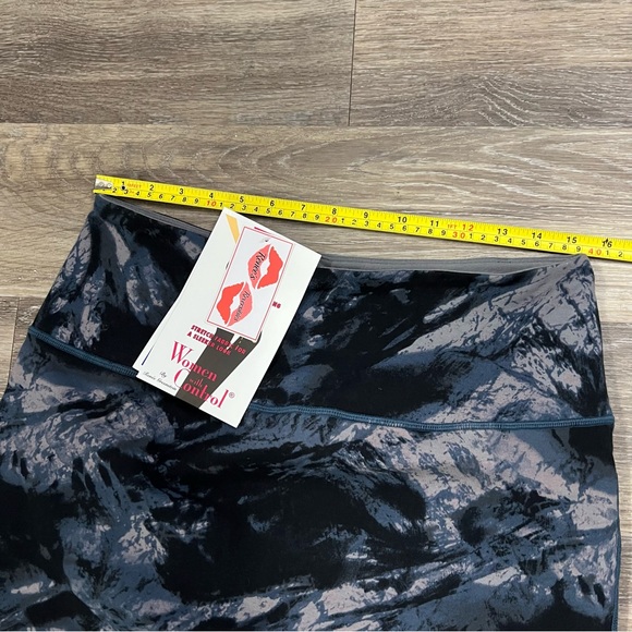 Women with Control reversible pencil skirt - Picture 5 of 11